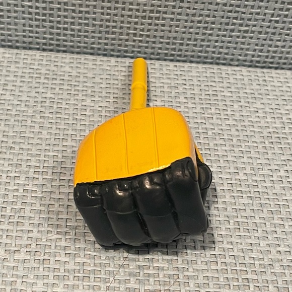 Transformer Shooting Bumblebee Plastic fist - Picture 3 of 7